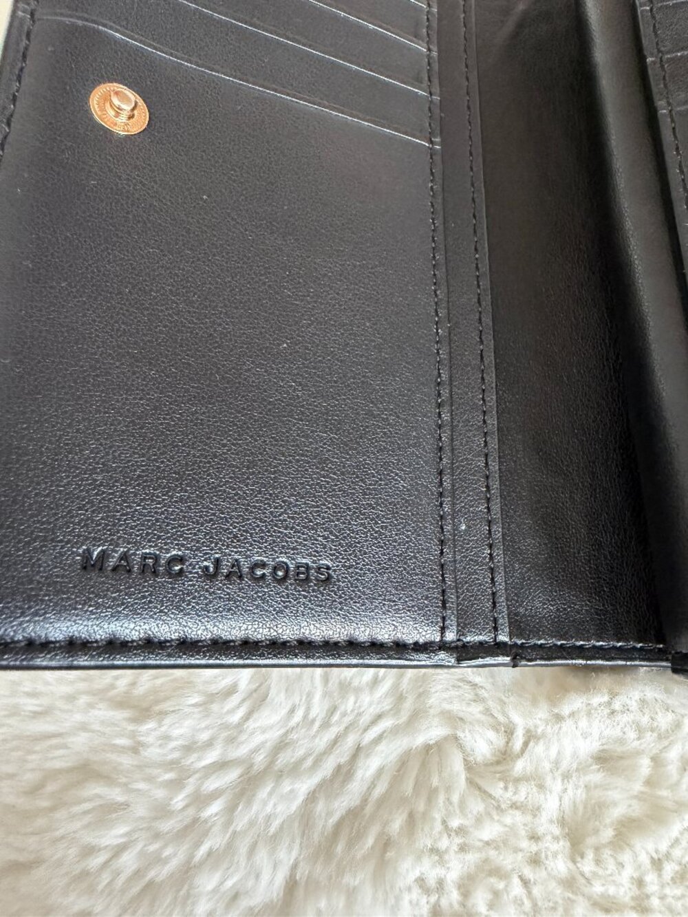 Marc Jacobs Groove Medium Bifold Black Leather With Gold Hardware Wallet - Picture 10 of 13